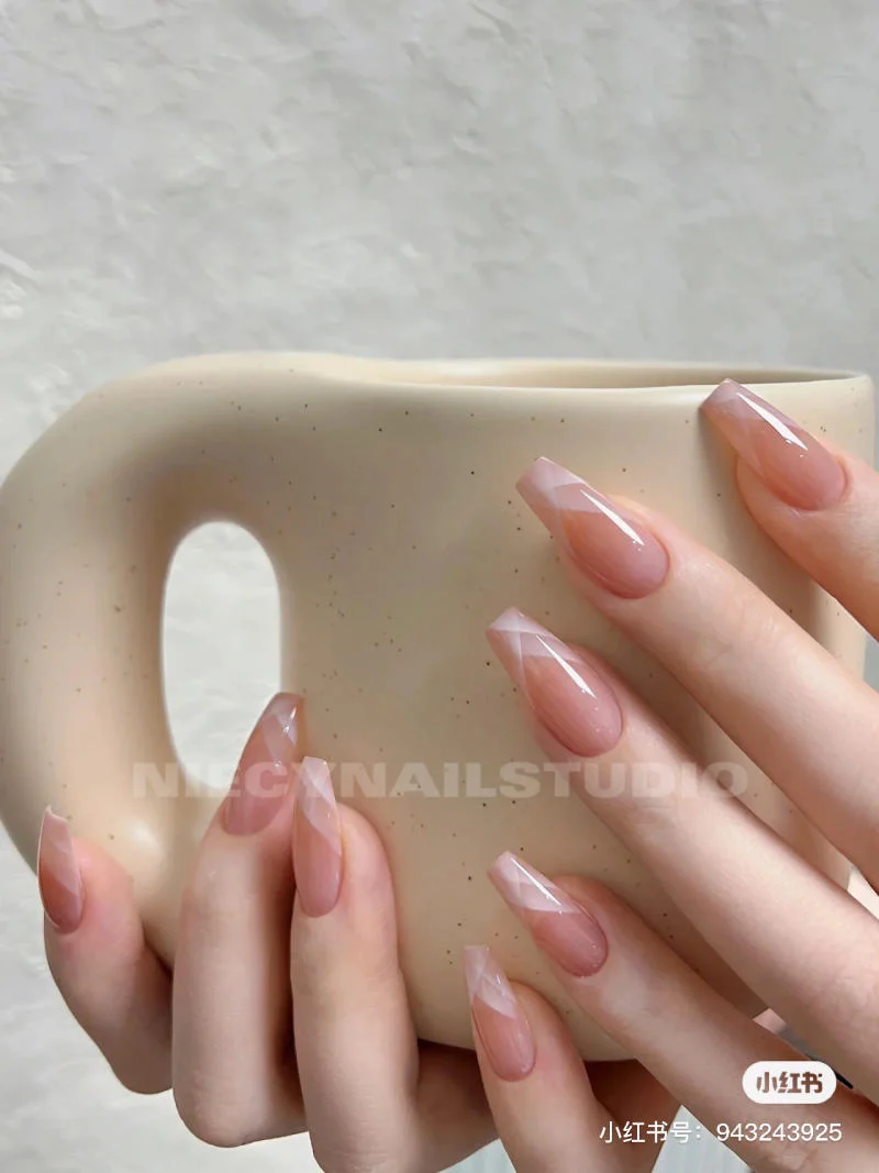 99+ Mẫu nail đơn giản nhẹ nhàng, tôn da cho nàng 2024